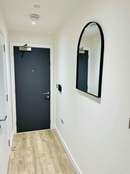 Modern One Bedroom Apartment Near Old Trafford Stadium Manchester Eksteriør billede