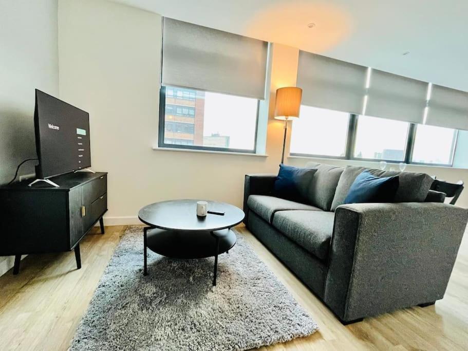 Modern One Bedroom Apartment Near Old Trafford Stadium Manchester Eksteriør billede