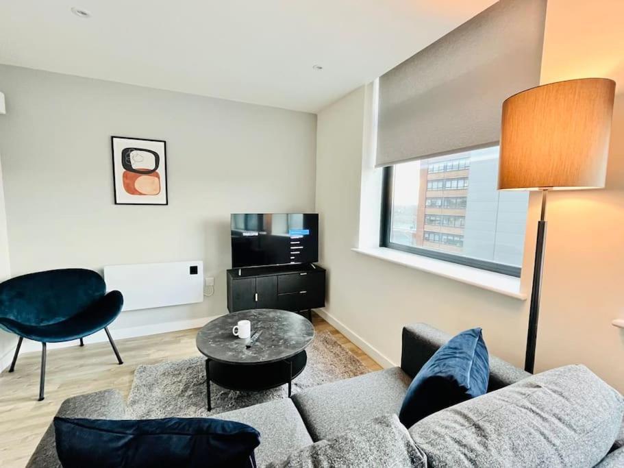 Modern One Bedroom Apartment Near Old Trafford Stadium Manchester Eksteriør billede