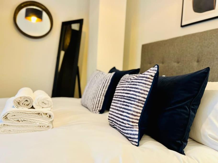 Modern One Bedroom Apartment Near Old Trafford Stadium Manchester Eksteriør billede